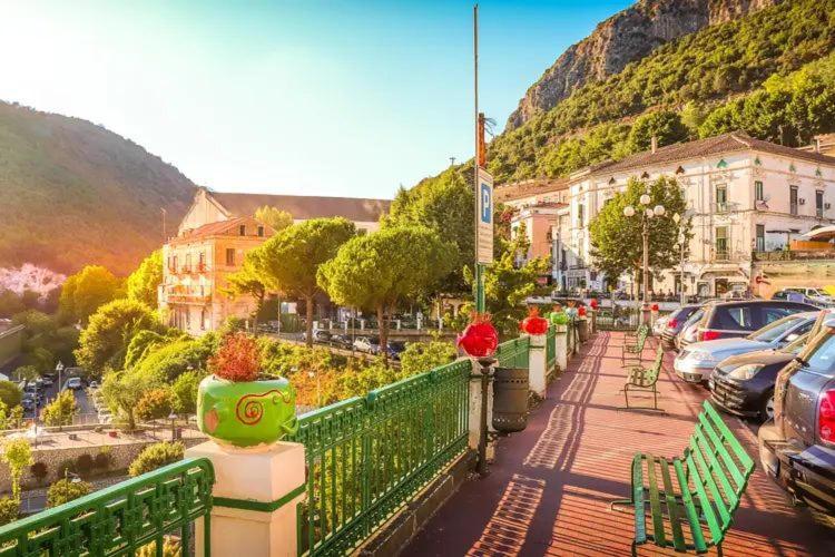B&B Due Su Due Holiday Vietri Bagian luar foto