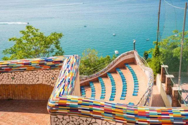 B&B Due Su Due Holiday Vietri Bagian luar foto