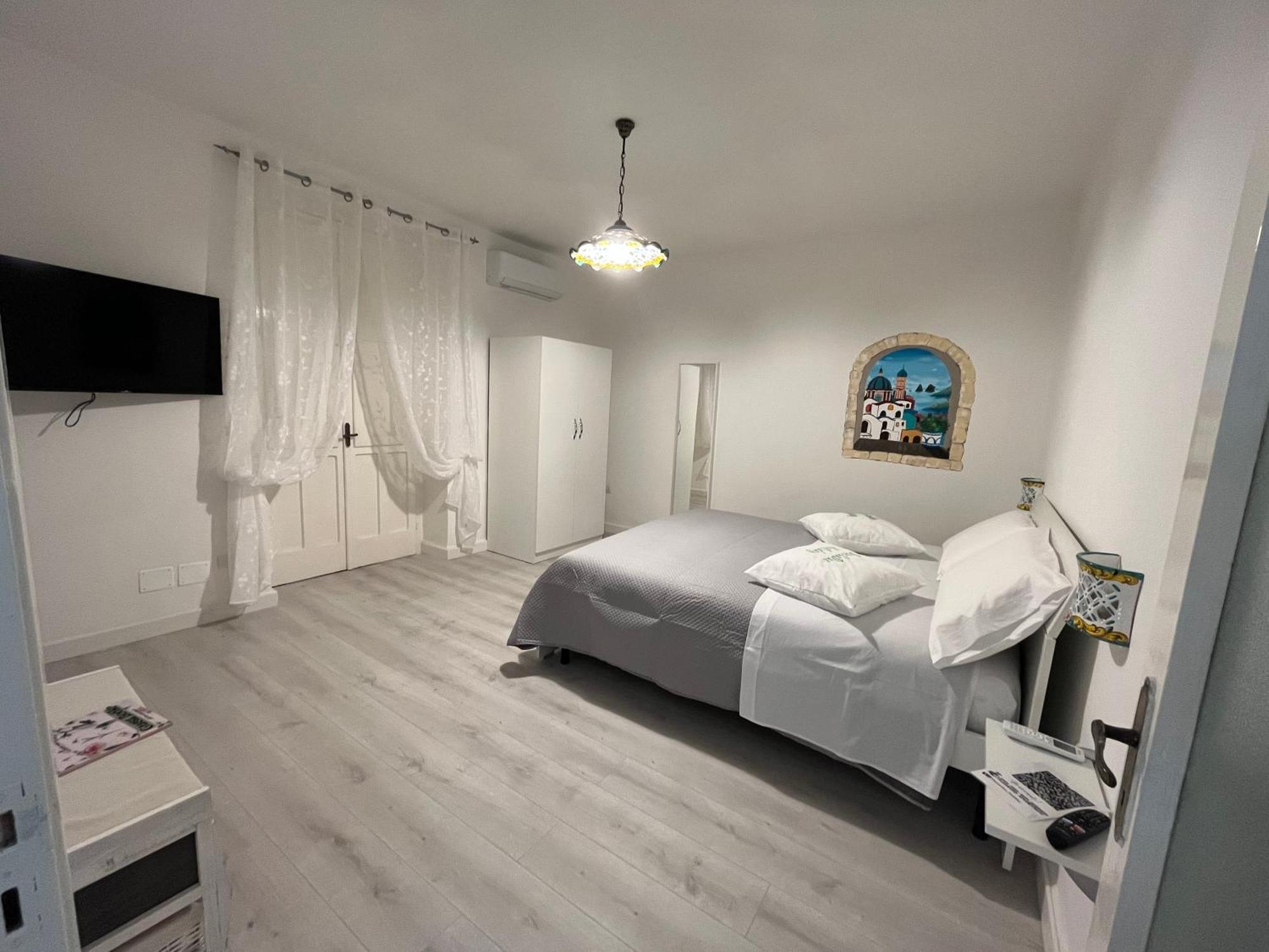 B&B Due Su Due Holiday Vietri Bagian luar foto