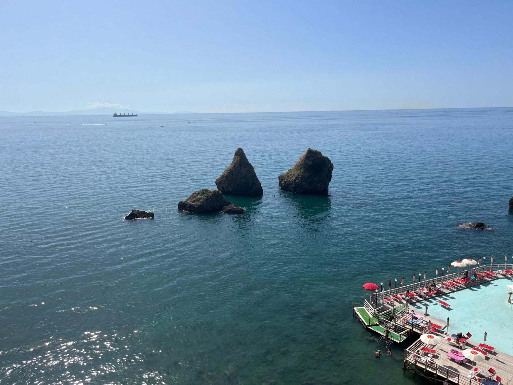 B&B Due Su Due Holiday Vietri Bagian luar foto