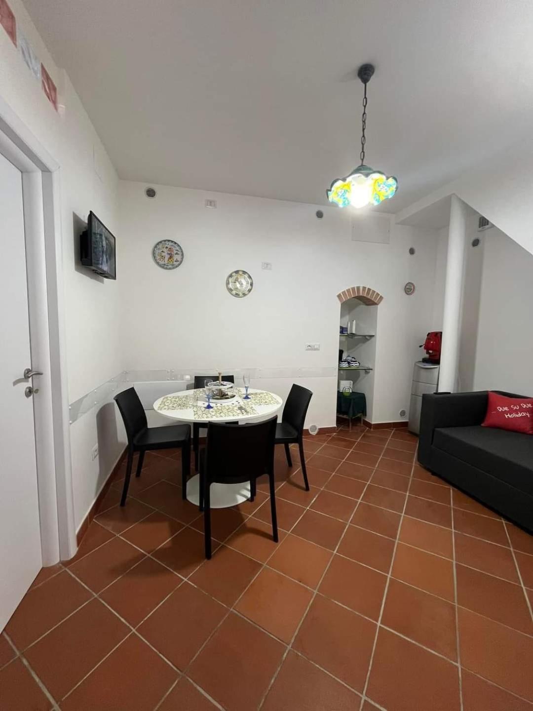 B&B Due Su Due Holiday Vietri Bagian luar foto