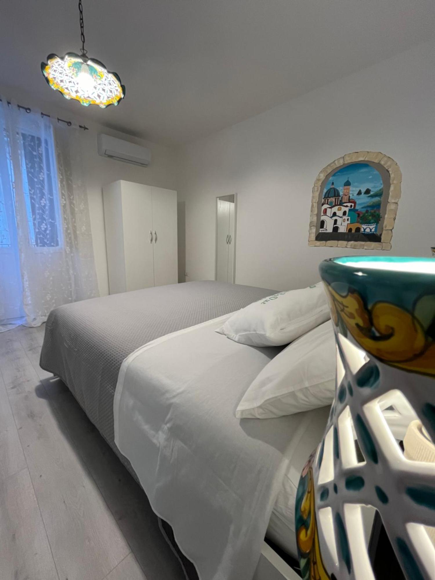 B&B Due Su Due Holiday Vietri Bagian luar foto
