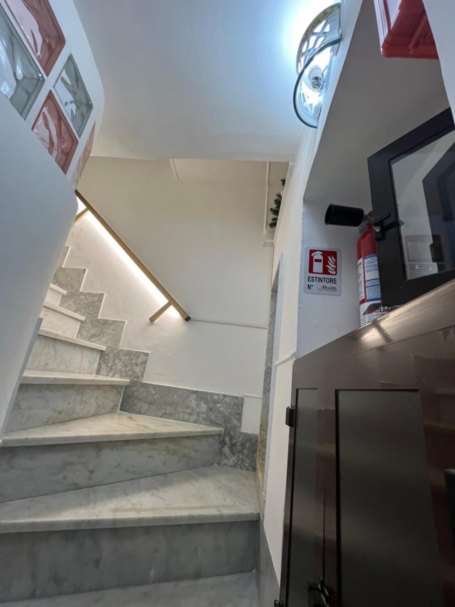 B&B Due Su Due Holiday Vietri Bagian luar foto